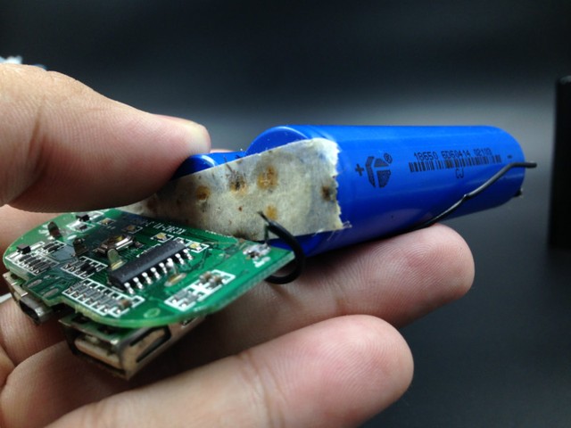 Mối nguy từ sạc dự phòng giá rẻ ảnh 1