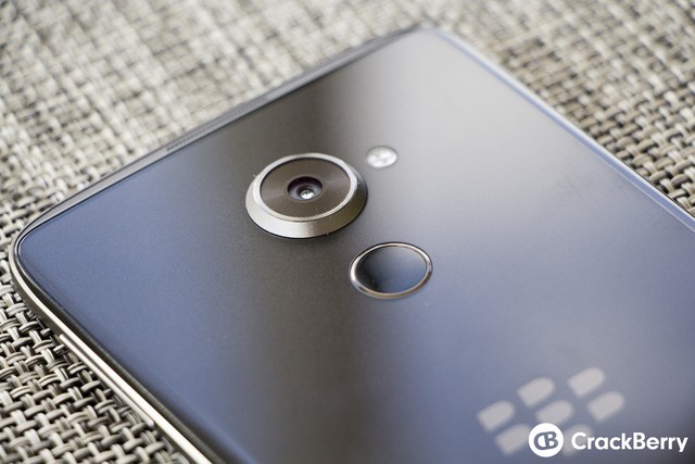 BlackBerry ra DTEK 60 cấu hình cao, giá từ 499 USD ảnh 1