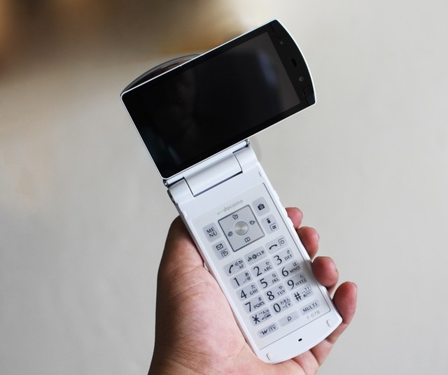 Chơi điện thoại Nhật cổ tại Sài Gòn ảnh 3