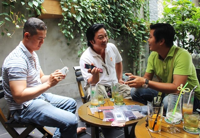 Chơi điện thoại Nhật cổ tại Sài Gòn ảnh 7