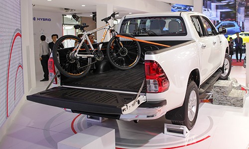 Toyota Hilux 2016 giá từ 697 triệu, quyết đấu Ford Ranger ảnh 3