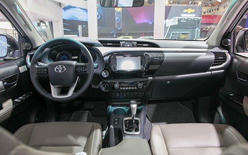 Toyota Hilux 2016 giá từ 697 triệu, quyết đấu Ford Ranger ảnh 4