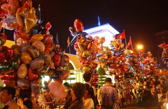 Những khu chợ đêm dọc theo chiều dài đất nước ảnh 6