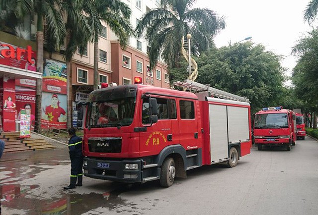 Hà Nội: Cháy lớn tại bể bơi lọt giữa 3 tòa chung cư Xa La ảnh 6