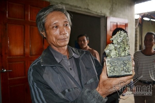 Đào được vật lạ nghi ấn tín vua chúa ảnh 5