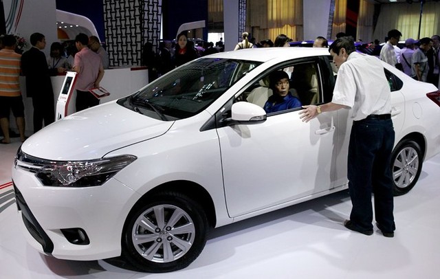 Ô tô cũ đắt hơn xe mới trăm triệu: Nghịch lý dân giàu Việt Nam ảnh 2