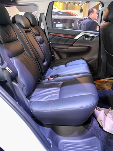 Mitsubishi Pajero Sport mới giá từ 1,4 tỷ - đối thủ Toyota Fortuner ảnh 4