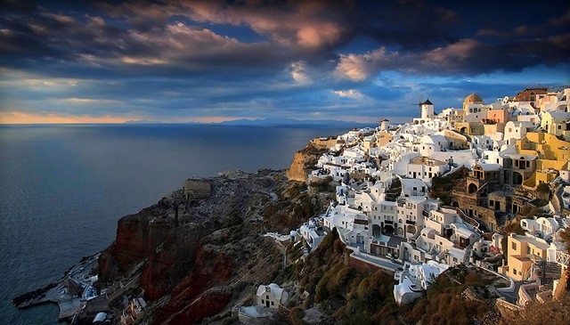 Đây là lý do người ta vẫn ca ngợi Santorini là hòn đảo thiên đường ảnh 1