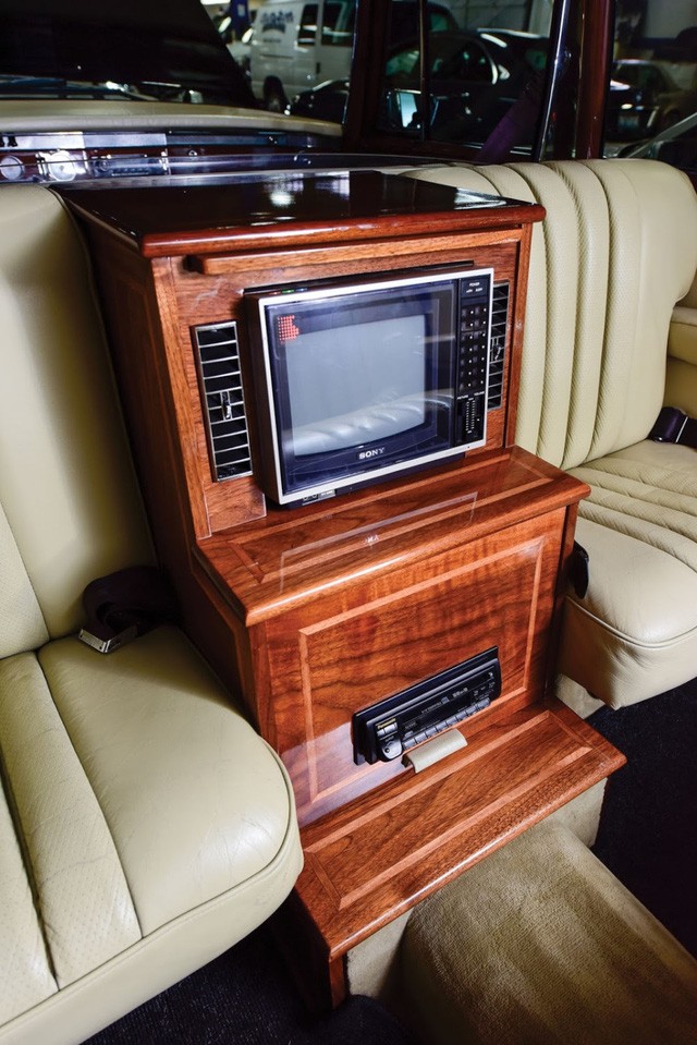 Chiêm ngưỡng hàng hiếm Mercedes-Benz 600 Pullman 1968 ảnh 10