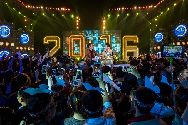 Bất ngờ với Live stream ở khu vực đếm ngược 2017 ảnh 11