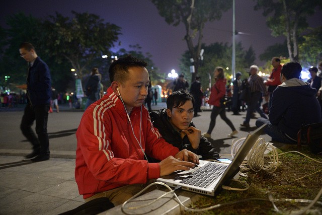 Bất ngờ với Live stream ở khu vực đếm ngược 2017 ảnh 3