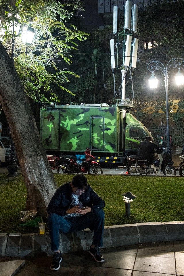 Bất ngờ với Live stream ở khu vực đếm ngược 2017 ảnh 8