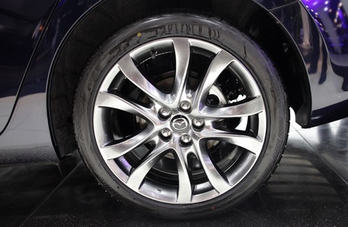 Mazda6 2017 giá từ 975 triệu - thêm khó khăn với Camry và Accord ảnh 5