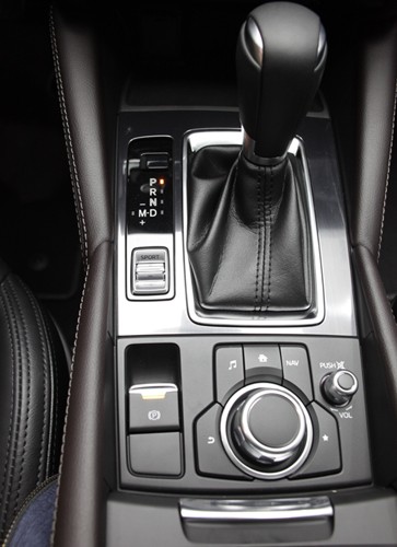 Mazda6 2017 giá từ 975 triệu - thêm khó khăn với Camry và Accord ảnh 10