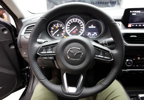 Mazda6 2017 giá từ 975 triệu - thêm khó khăn với Camry và Accord ảnh 7