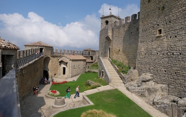 Không chỉ Vatican, vẫn còn một đất nước tí hon nữa nằm trong lòng Italy  ảnh 2