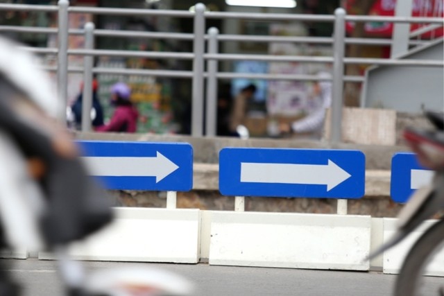 Buýt nhanh hết cảnh bị lấn làn nhờ dải phân cách cứng ảnh 3 Buýt nhanh hết cảnh bị lấn làn nhờ dải phân cách cứng ảnh 3