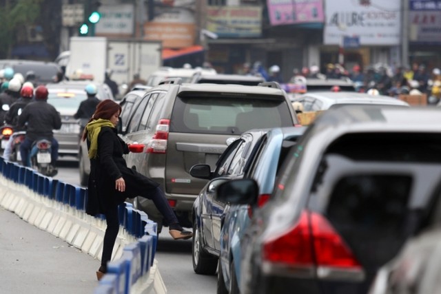 Buýt nhanh hết cảnh bị lấn làn nhờ dải phân cách cứng ảnh 4 Buýt nhanh hết cảnh bị lấn làn nhờ dải phân cách cứng ảnh 4