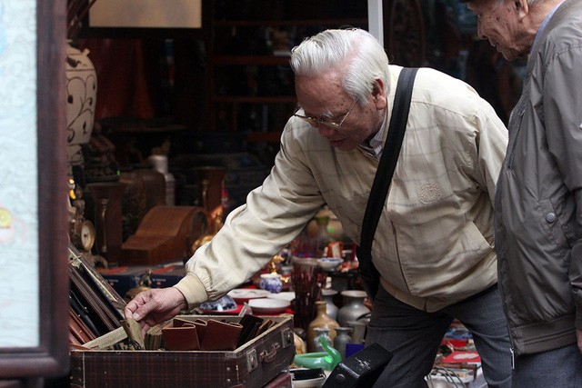 Thế giới đồ xưa cũ mỗi năm xuất hiện một lần ở phố cổ Hà Nội ảnh 5