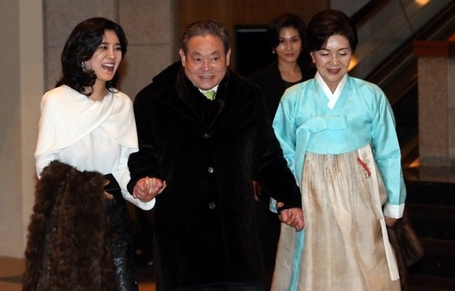 Những tỷ phú tuổi Gà ảnh 2