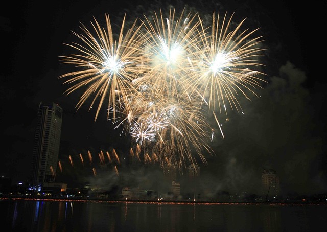 Hé lộ những bất ngờ có một không hai tại Lễ hội pháo hoa quốc tế Đà Nẵng 2017 ảnh 2