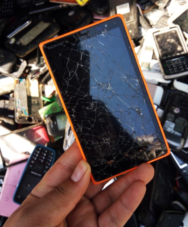 Chợ bán 'xác' thiết bị điện tử trên vỉa hè Sài Gòn ảnh 4