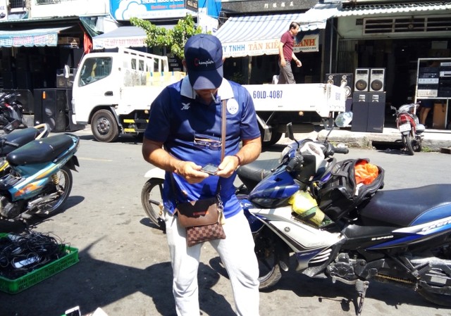 Chợ bán 'xác' thiết bị điện tử trên vỉa hè Sài Gòn ảnh 9