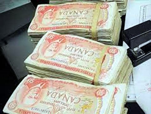 Giấu bọc tiền lớn trong TV, người đàn ông sốc khi nhận lại 30 năm sau ảnh 1