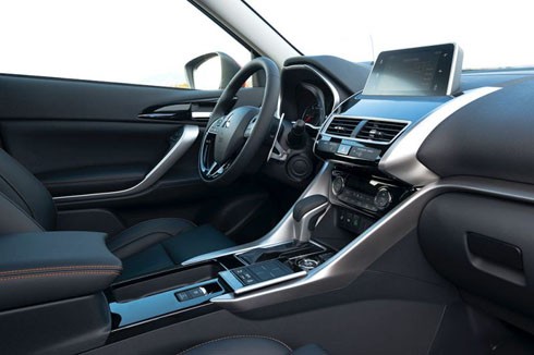 Mitsubishi Eclipse Cross - đàn em Outlander lộ diện ảnh 6