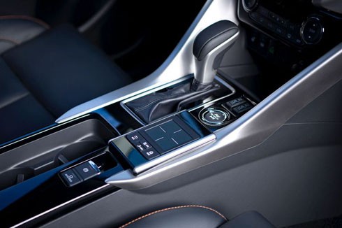 Mitsubishi Eclipse Cross - đàn em Outlander lộ diện ảnh 8