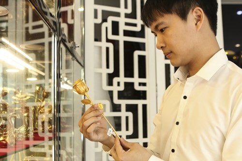 Săn hồng đúc bằng 50 chỉ vàng làm quà tặng dịp 8/3 ảnh 10 Săn hồng đúc bằng 50 chỉ vàng làm quà tặng dịp 8/3 ảnh 10