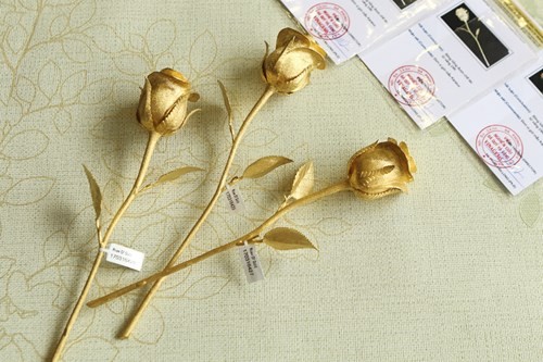 Săn hồng đúc bằng 50 chỉ vàng làm quà tặng dịp 8/3 ảnh 3 Săn hồng đúc bằng 50 chỉ vàng làm quà tặng dịp 8/3 ảnh 3