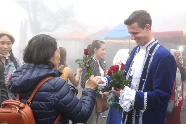 8/3 vui tưng bừng tại Bà Nà Hills ảnh 2