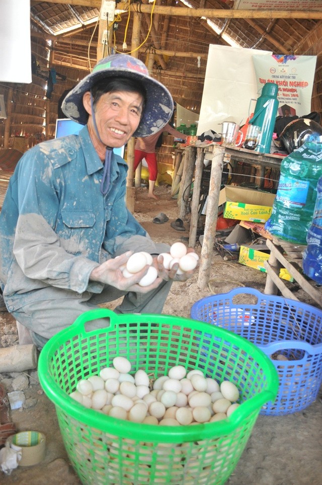 9X từ nằm đất, ăn mì gói… trở thành ông chủ 400 công đất trồng lúa sạch ảnh 3