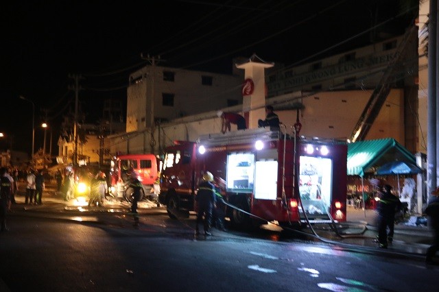 Lửa bất ngờ bùng phát trở lại ở công ty may Kwong Lung Meko ảnh 2