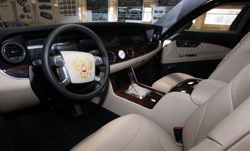 Siêu xe cho tổng thống Nga lần đầu lộ diện ảnh 4