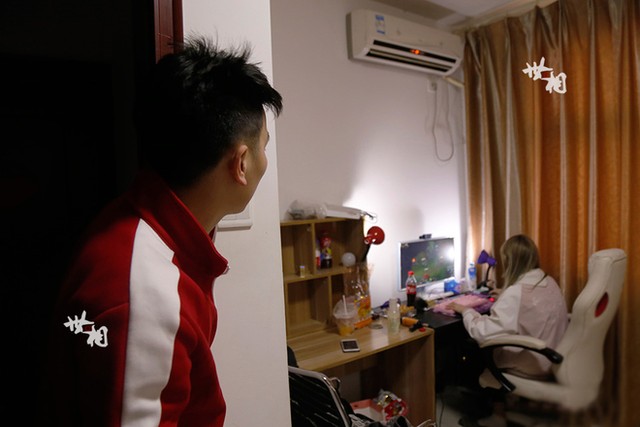 Những cô gái xinh đẹp bạc tóc vì kiếm sống nhờ game ảnh 12