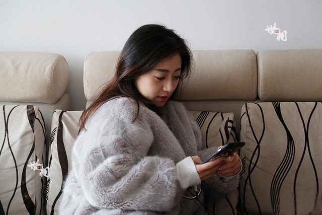 Những cô gái xinh đẹp bạc tóc vì kiếm sống nhờ game ảnh 8