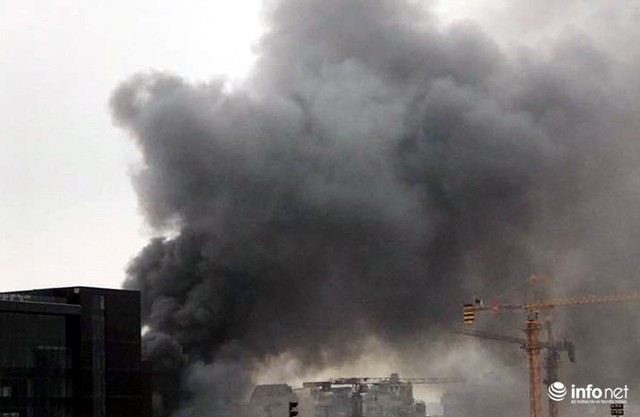 Hà Nội: Cháy lớn trên đường Phạm Hùng, khói bốc cao hàng trăm mét ảnh 5