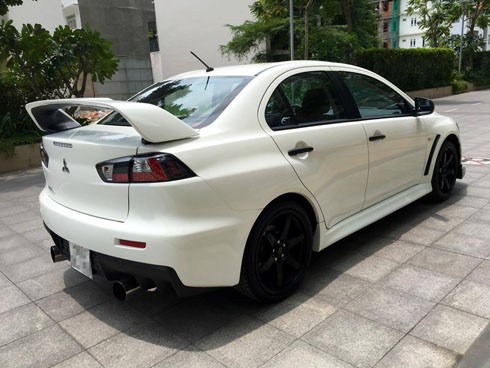 Mitsubishi Lancer Evo - sedan thể thao hàng hiếm tại Việt Nam ảnh 1