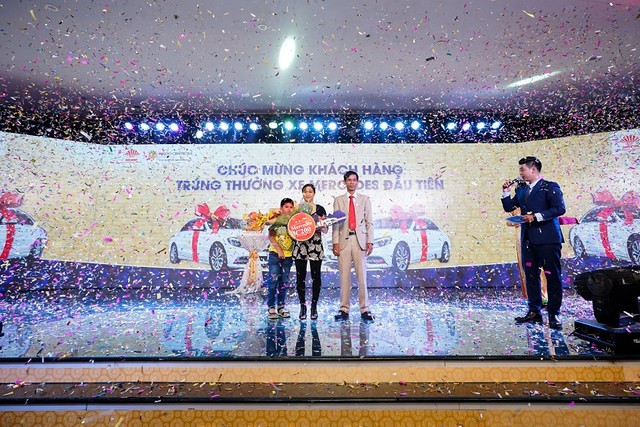 Tập đoàn Hà Đô chúc mừng khách hàng trúng thưởng xe Mercedes đầu tiên ảnh 1