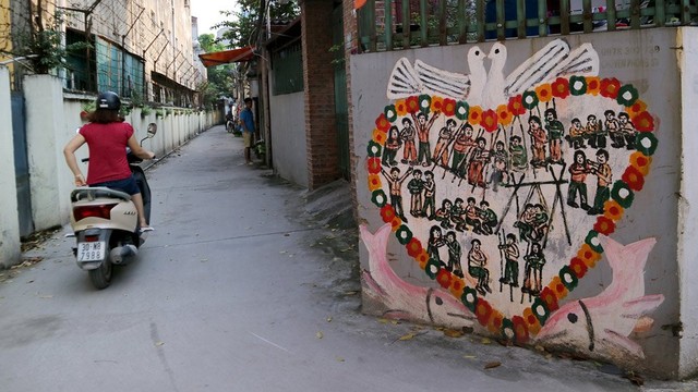 'Làng bích báo' của cụ ông 96 tuổi đẹp lạ giữa Thủ đô ảnh 7