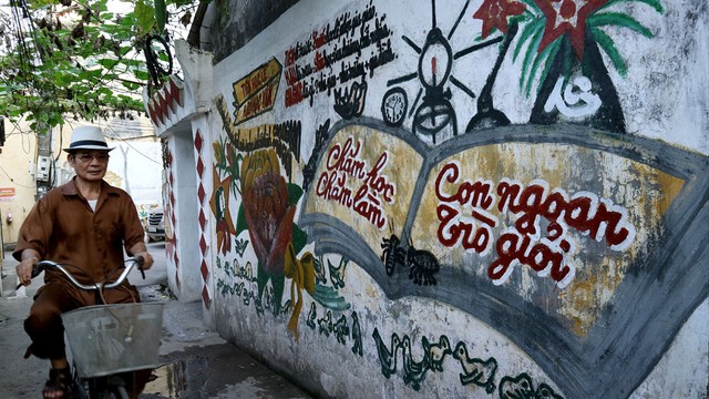 'Làng bích báo' của cụ ông 96 tuổi đẹp lạ giữa Thủ đô ảnh 8