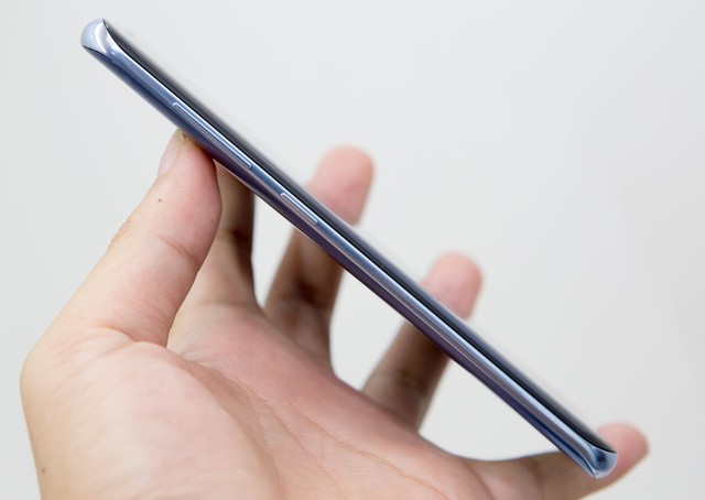Mở hộp Samsung Galaxy S8 chính hãng tại Việt Nam ảnh 6