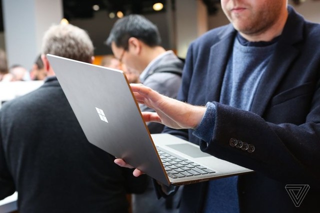 Surface Laptop trình làng với pin 14,5 tiếng, bàn phím bọc vải ảnh 2