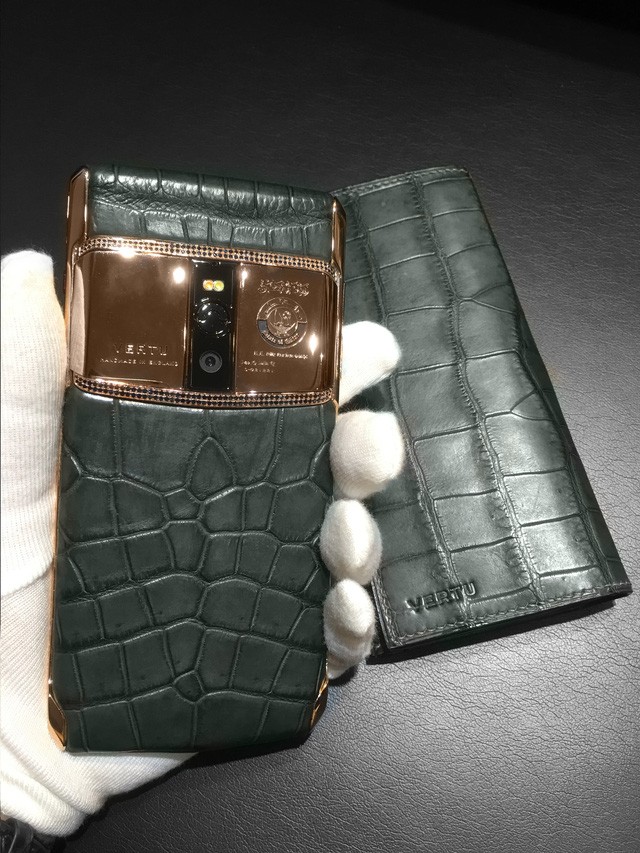 Ngắm mẫu Vertu Signature Touch được chế tác giá 500 triệu đồng ảnh 4