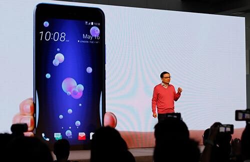 HTC ra mắt smartphone U11 vỏ đổi màu, cảm ứng cạnh viền ảnh 1