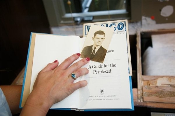 Sửa lại căn hộ, phát hiện két sắt 1,1 tỷ đồng và mật thư dẫn đến "kho báu" bí ẩn ảnh 4