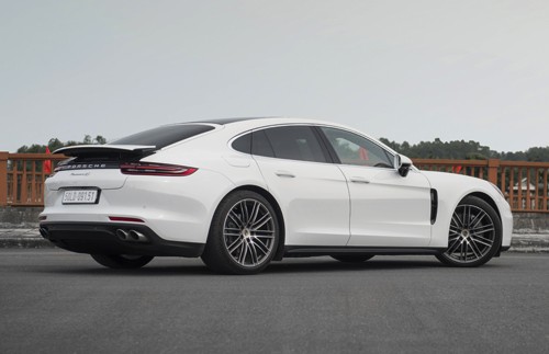 Porsche Panamera 4S 2017 - cái giá của 8 tỷ tại Việt Nam ảnh 2