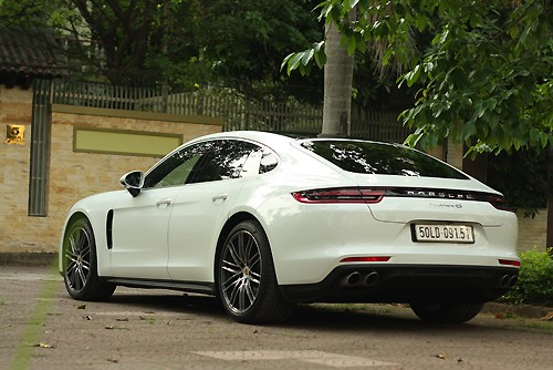 Porsche Panamera 4S 2017 - cái giá của 8 tỷ tại Việt Nam ảnh 3